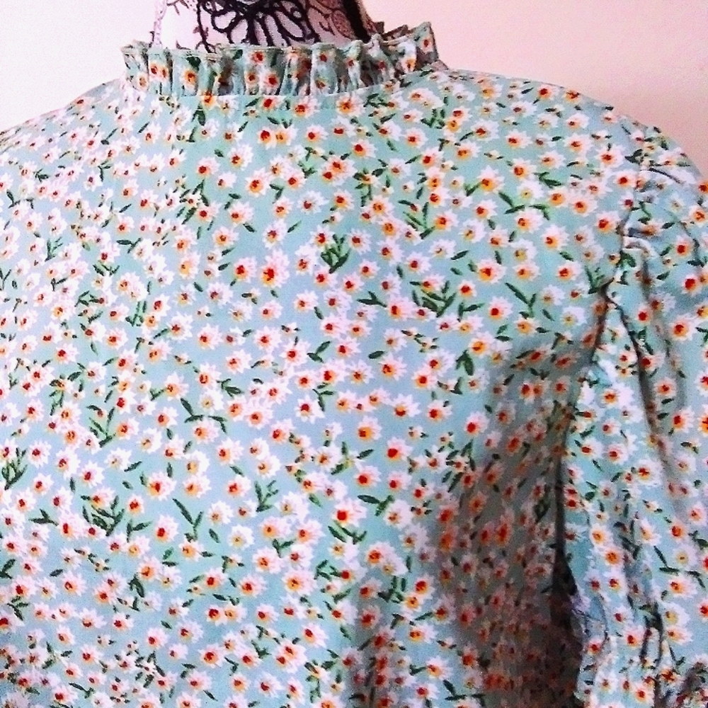 Shein Daisy floral print blouse, size L